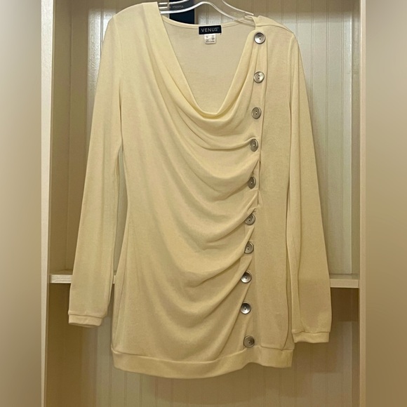 VENUS Medium Cream Top Long Sleeve Button Detail (perfect for leggings!) - Picture 2 of 8